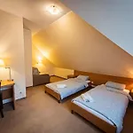 Hotel Przystan - I *